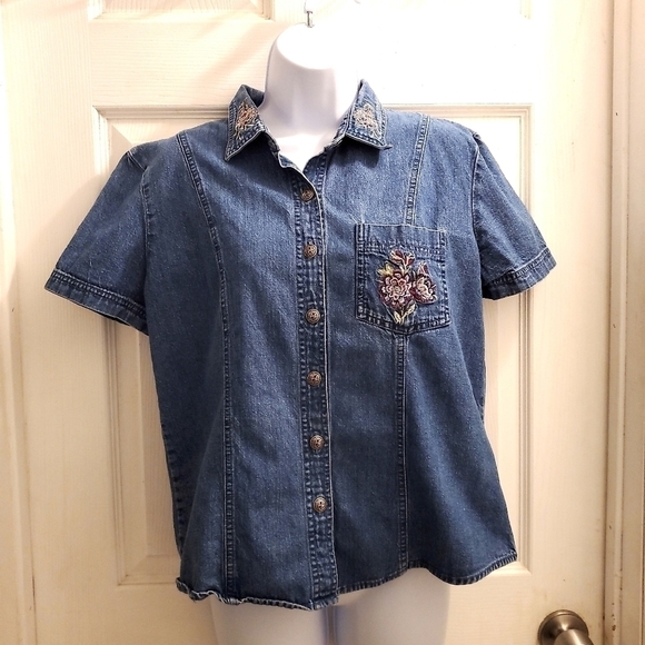 Bobbie Brooks Tops - Bobbie Brooks s/s embroidered denim shirt